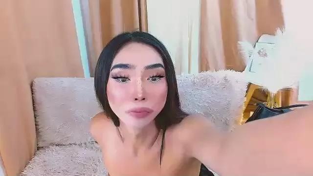 SassyMonika on Cam4 
