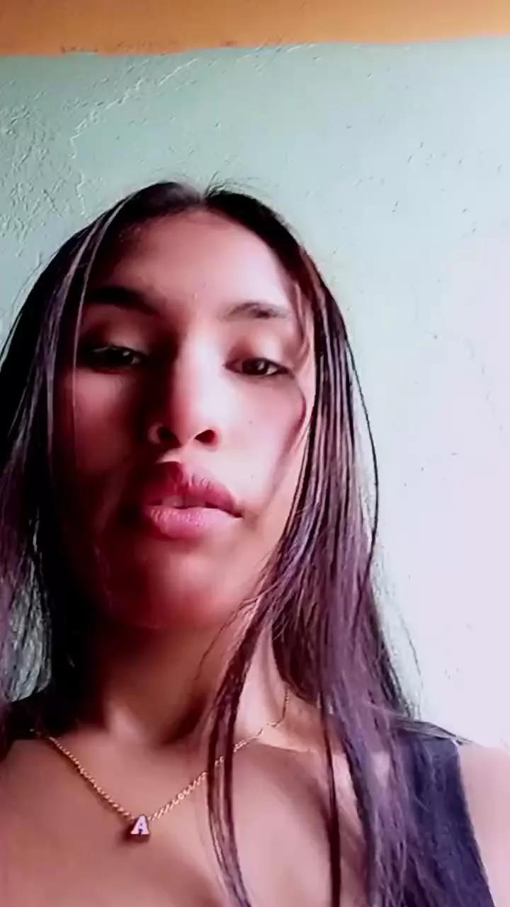 Offline Scarlett_pee on Cam4