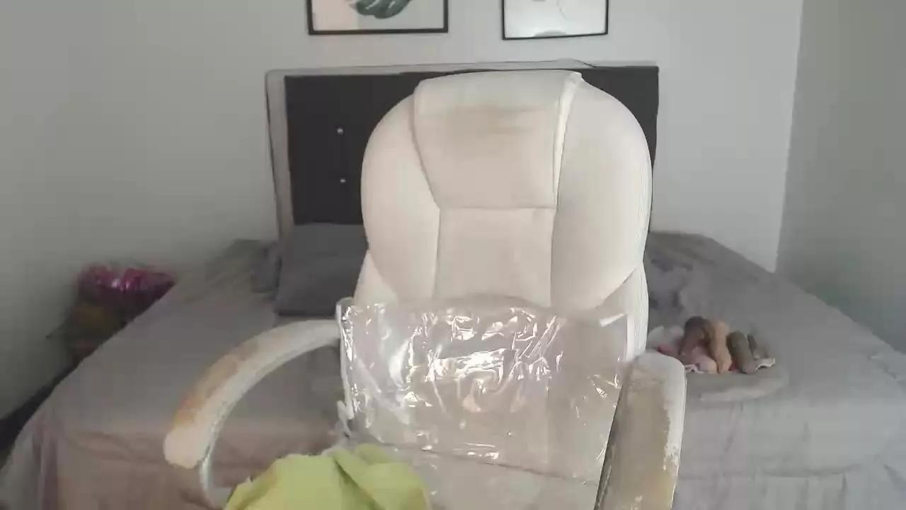 selena_hotmilf on Cam4 