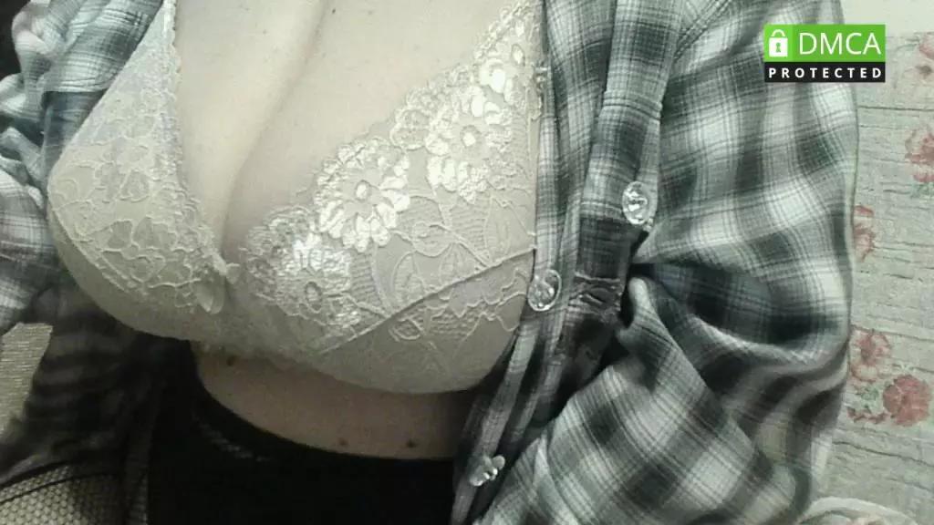 sexy_tettona on Cam4 