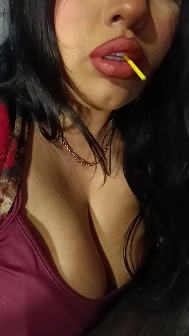 sexylips2024 — Freechat on Cam4