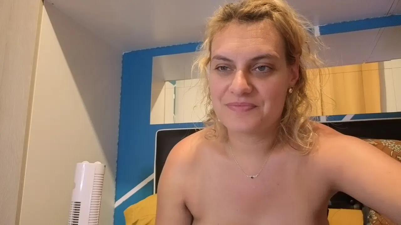 Sexylovexx44 on Cam4