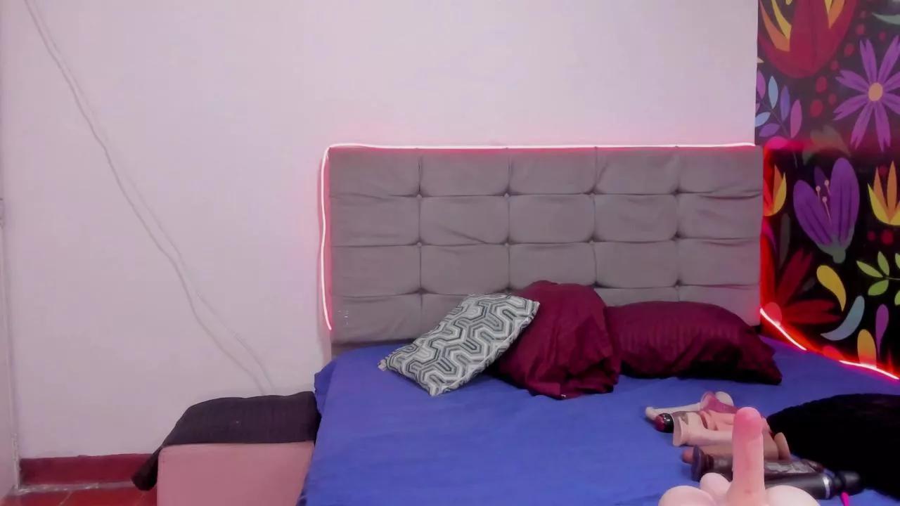 Sharllot_bbw on Cam4 