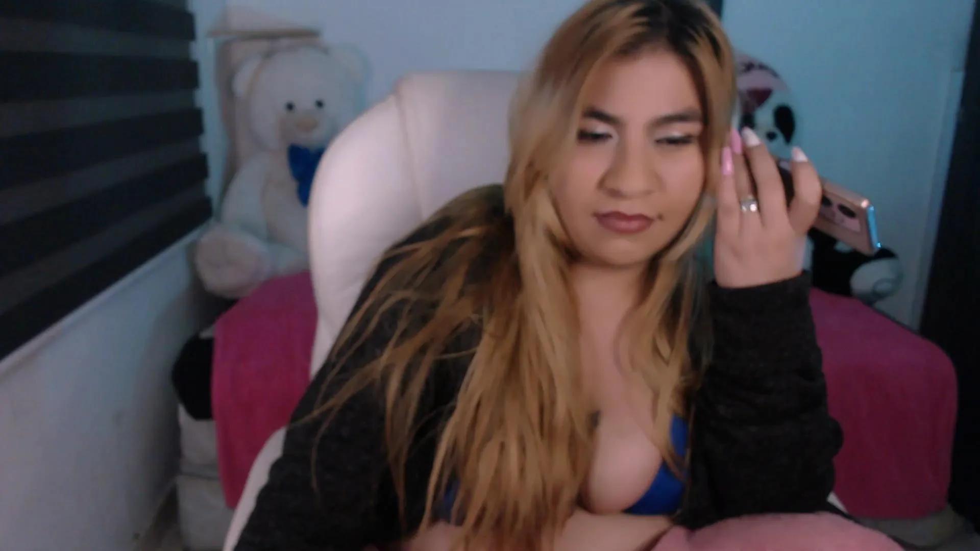 Offline Sharonmendez on Cam4