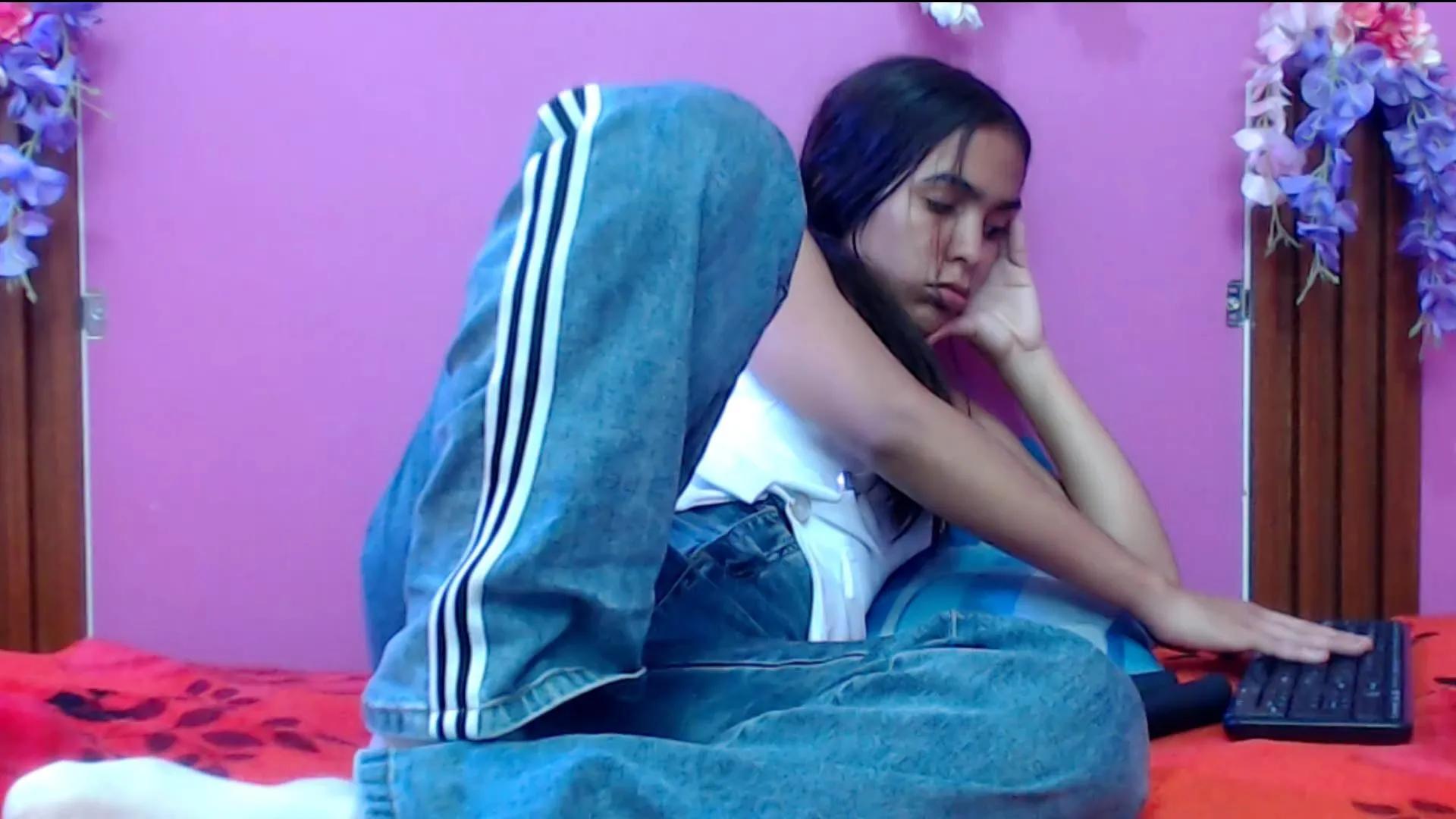 skinnysofia18 — Freechat on Cam4