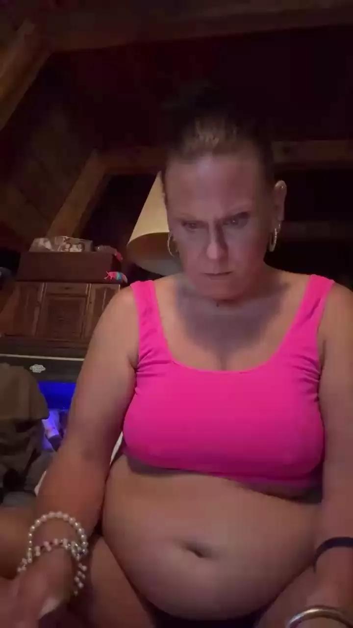 Offline Slutmeout6996 on Cam4