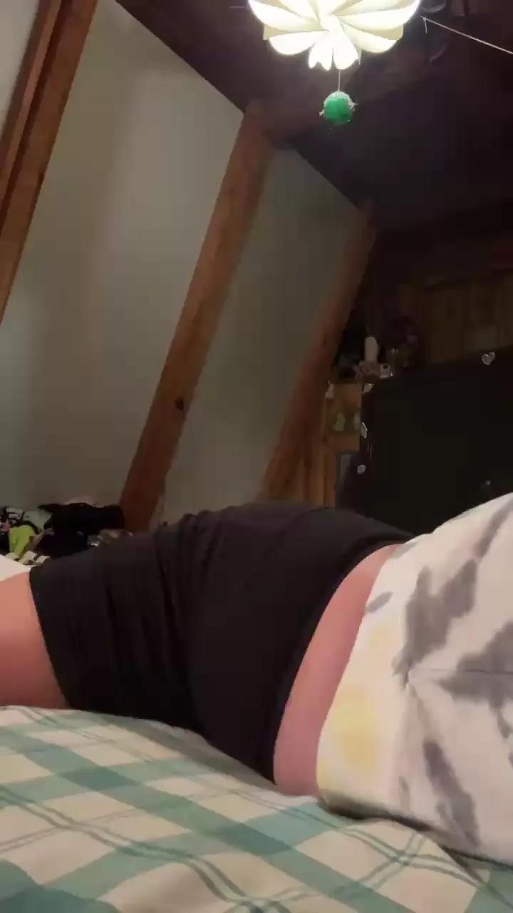 Offline Slutmeout6996 on Cam4