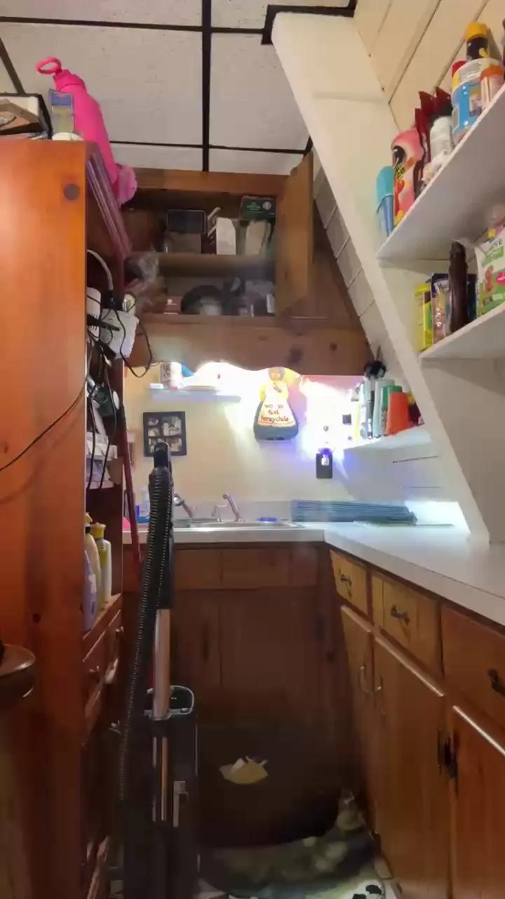 Offline Slutmeout6996 on Cam4