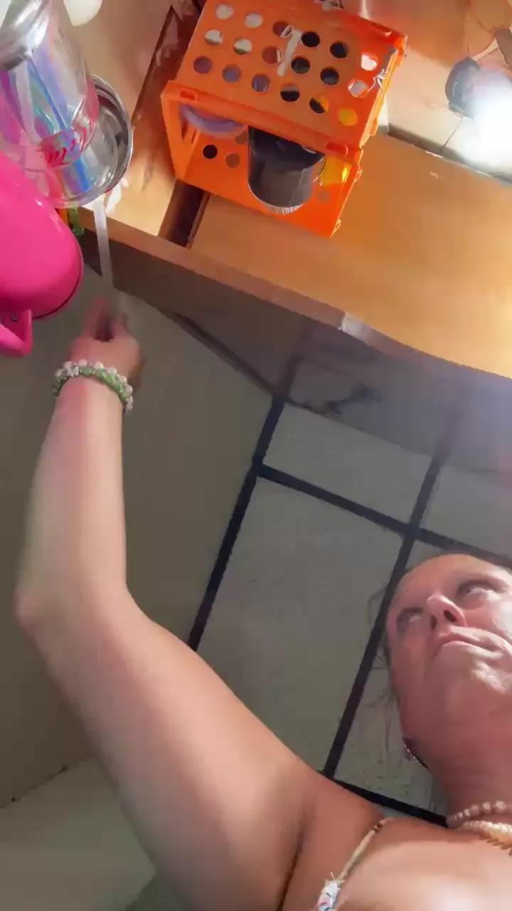 Offline Slutmeout6996 on Cam4