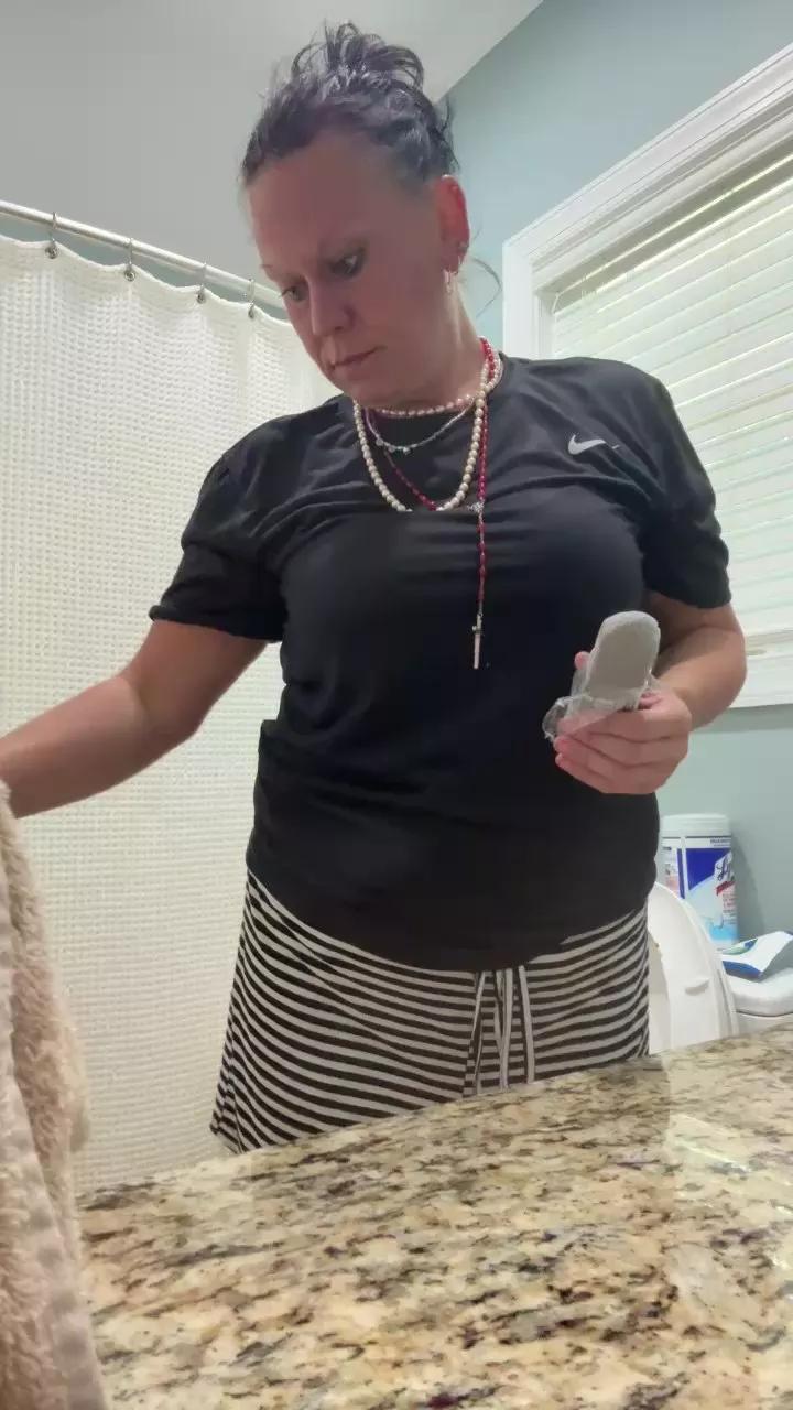 Offline Slutmeout6996 on Cam4