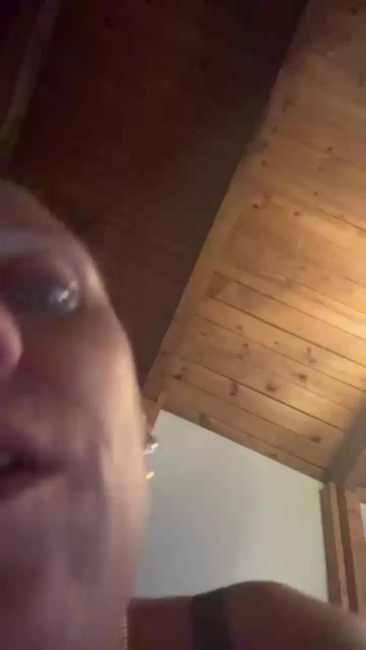 Offline Slutmeout6996 on Cam4