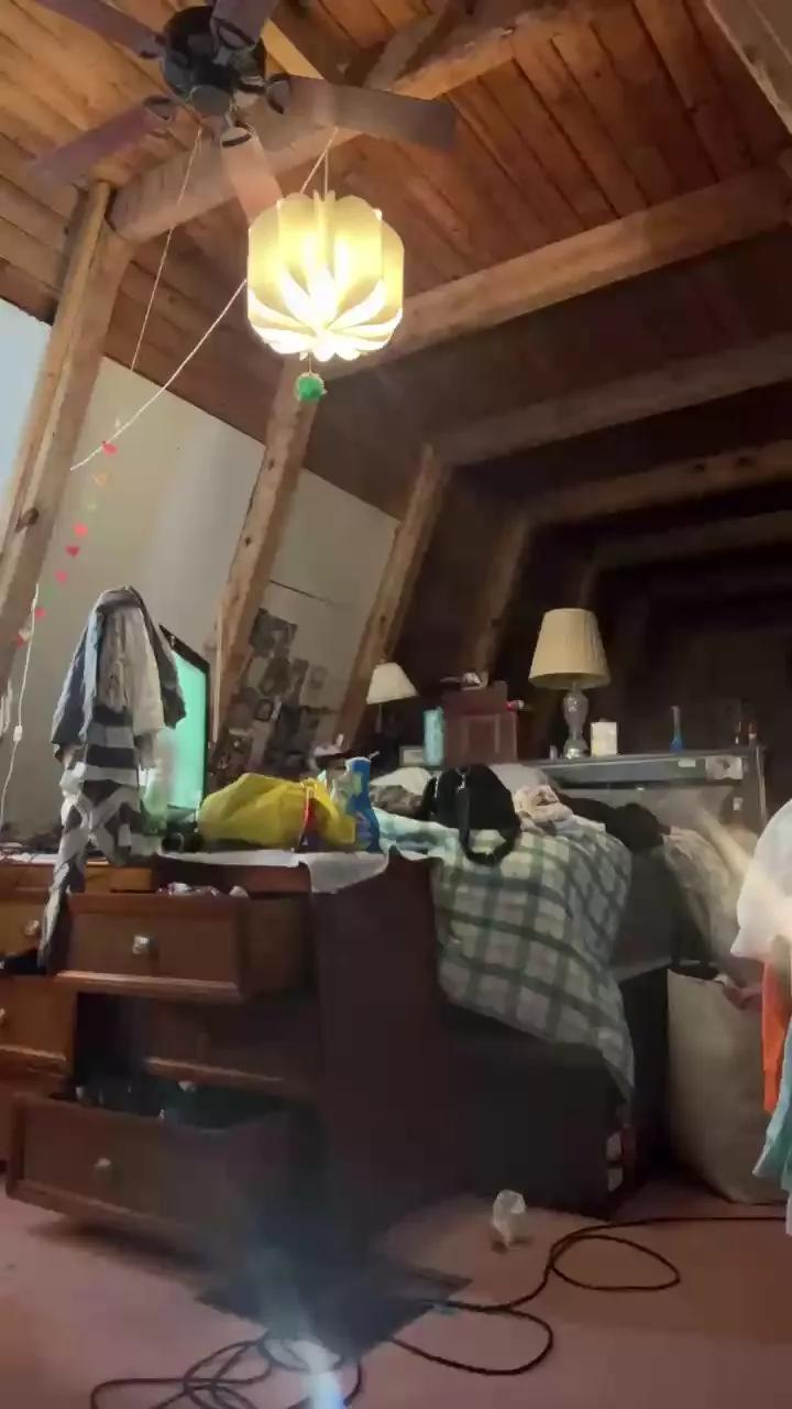 Offline Slutmeout6996 on Cam4