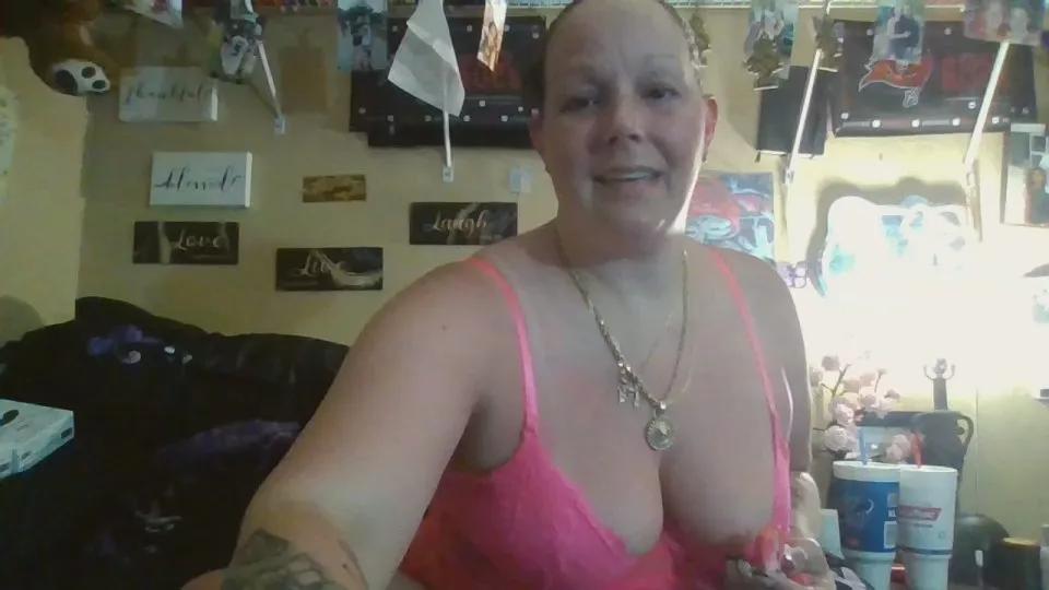Offline slutqueen_love on Cam4
