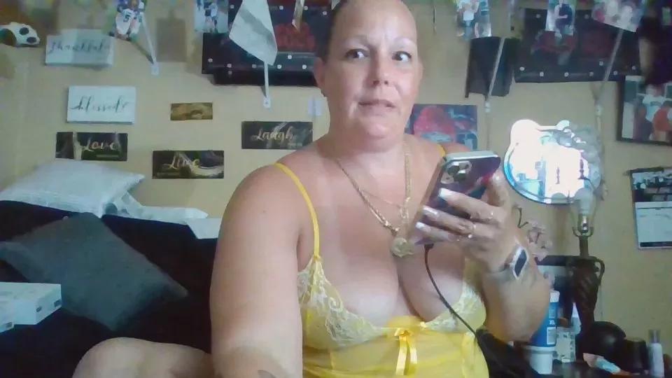 Offline slutqueen_love on Cam4