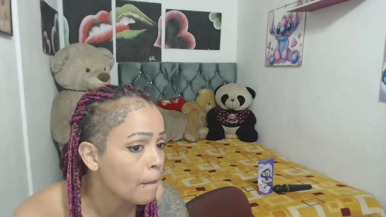 Freechat solyluna20222 on Cam4