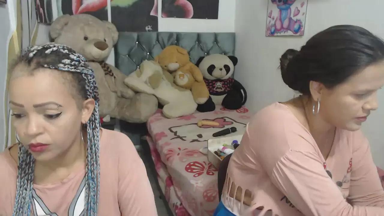 Freechat solyluna20222 on Cam4