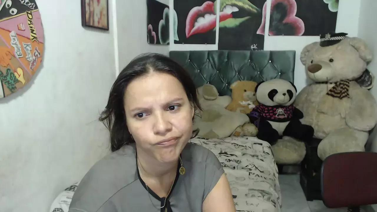 Freechat solyluna20222 on Cam4