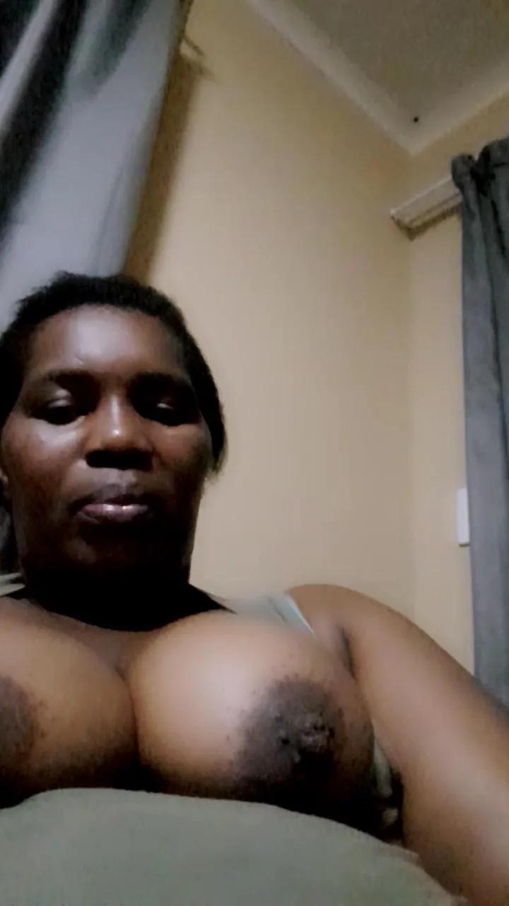 Offline stripqueenx2 on Cam4