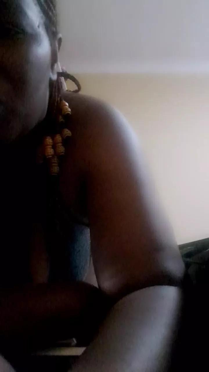 Offline stripqueenx2 on Cam4