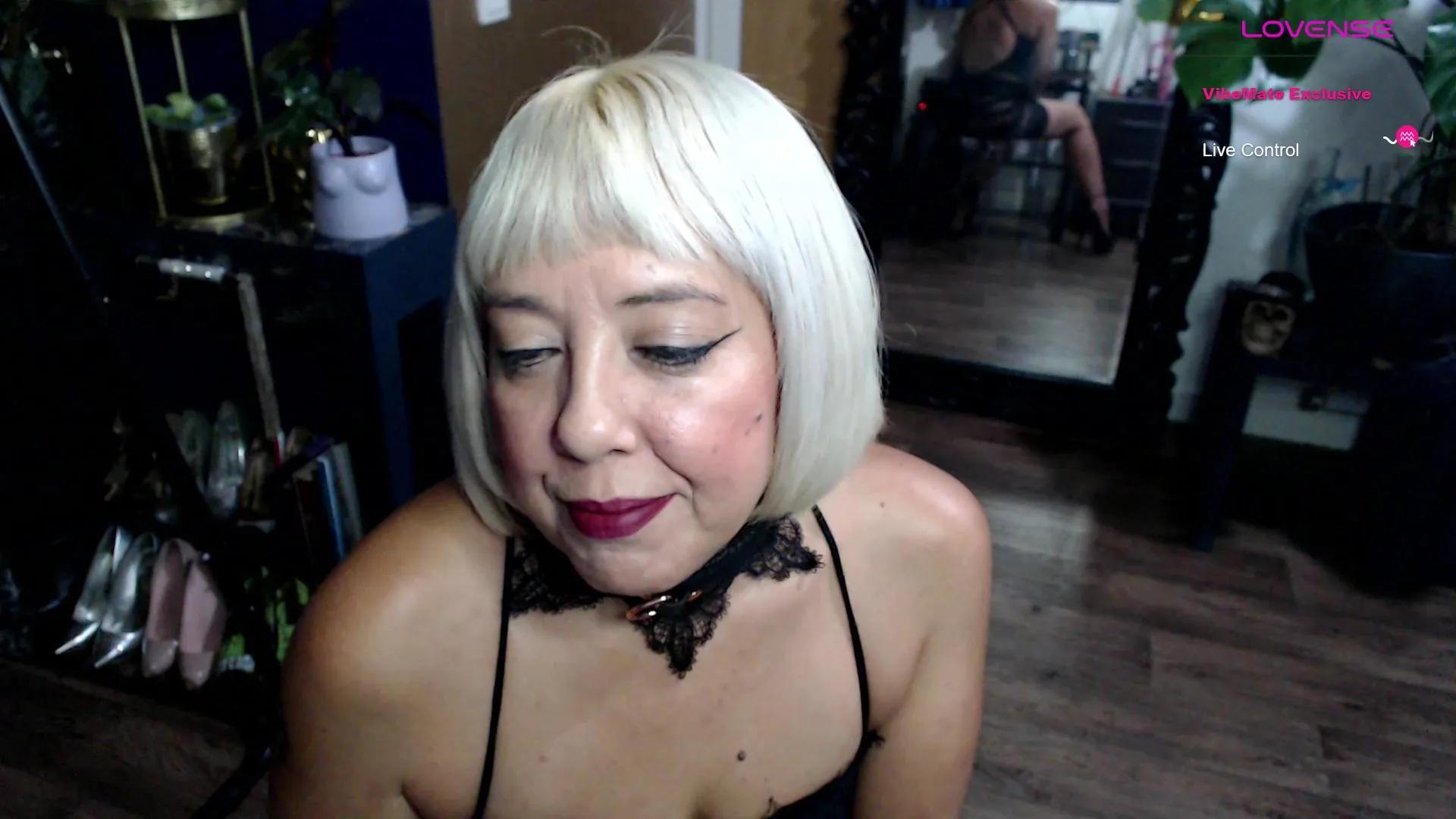 Cam4 SunniKnight  is Freechat  SunniKnight —  #british #mature #squirt #pussy #ass #feet