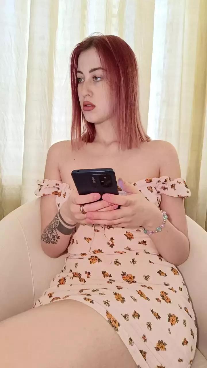 SusieRedd on Cam4 