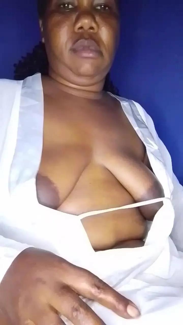 Sweetiebig — Freechat on Cam4