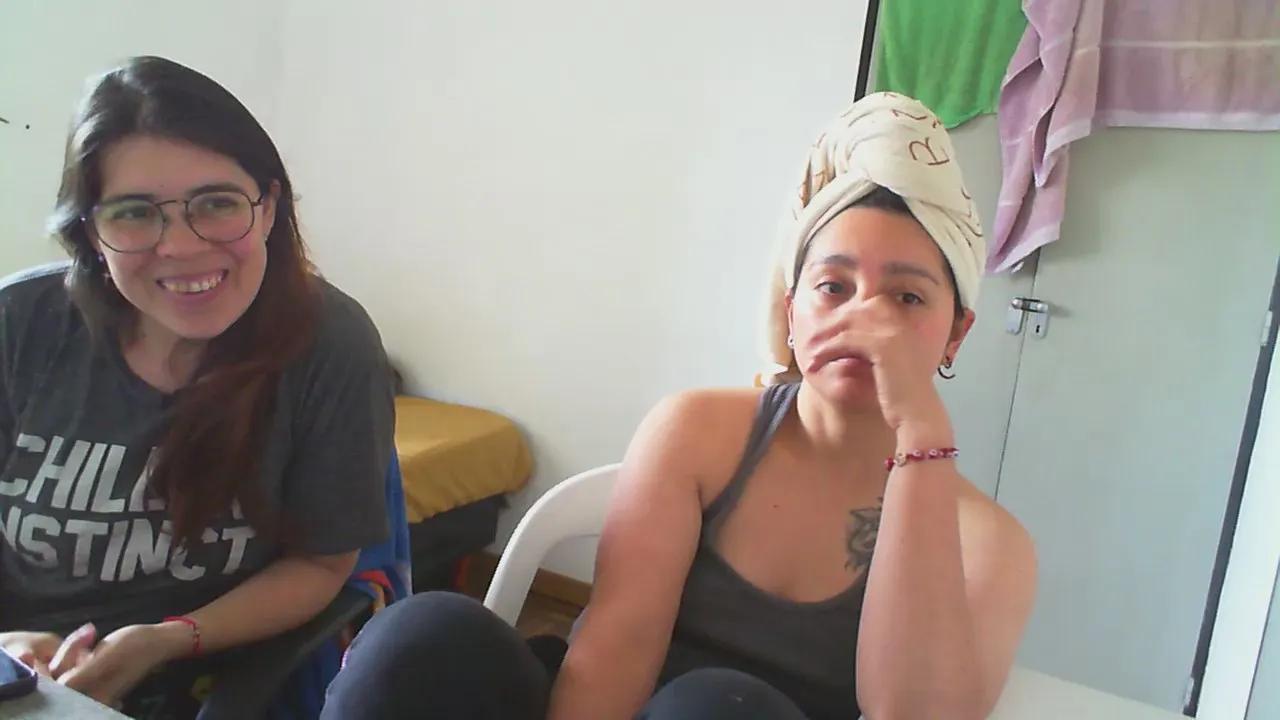 sweetredhota on Cam4 