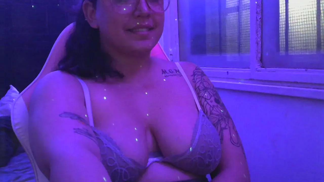 SweetYamii on Cam4 