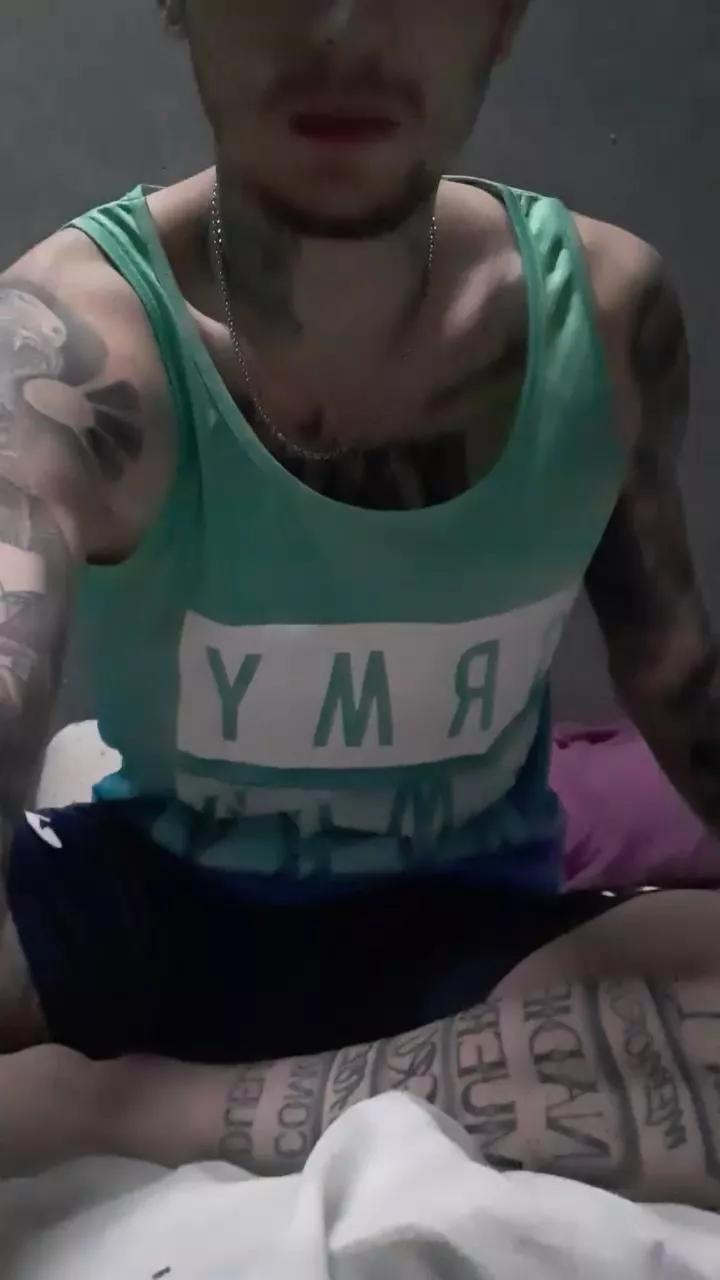 Tattooboy_19 on Cam4 