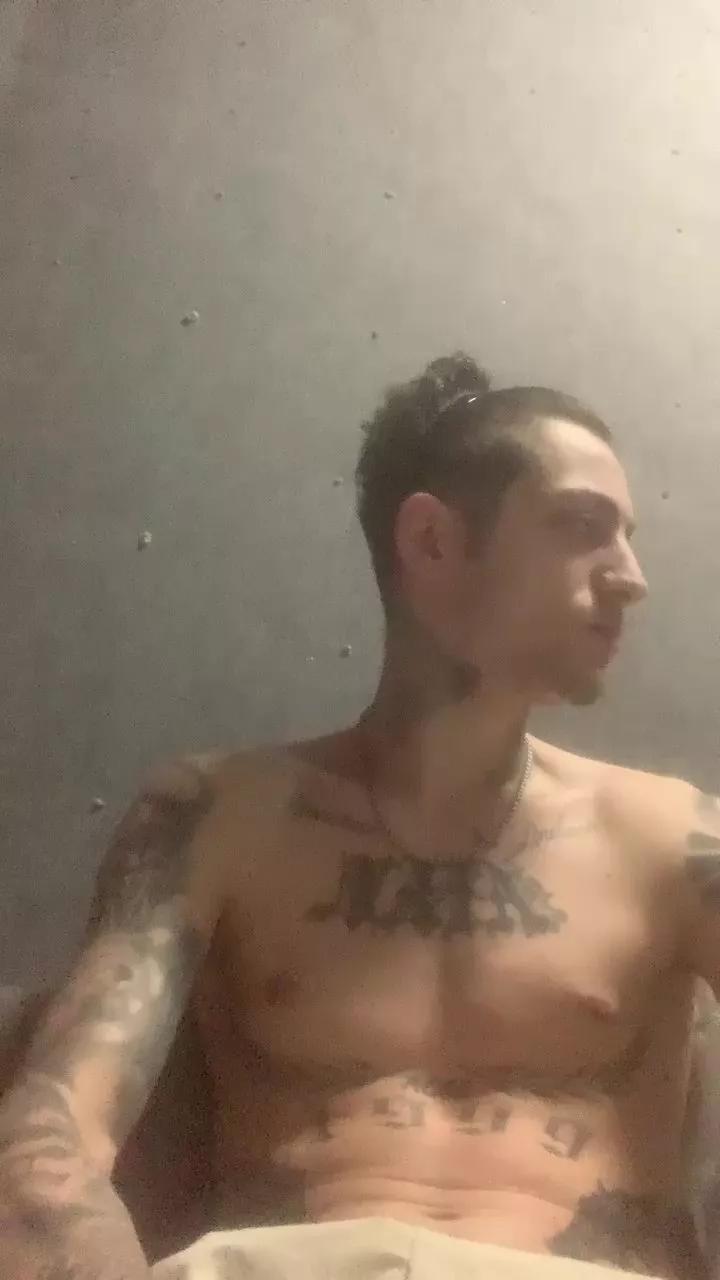 Tattooboy_19 on Cam4 
