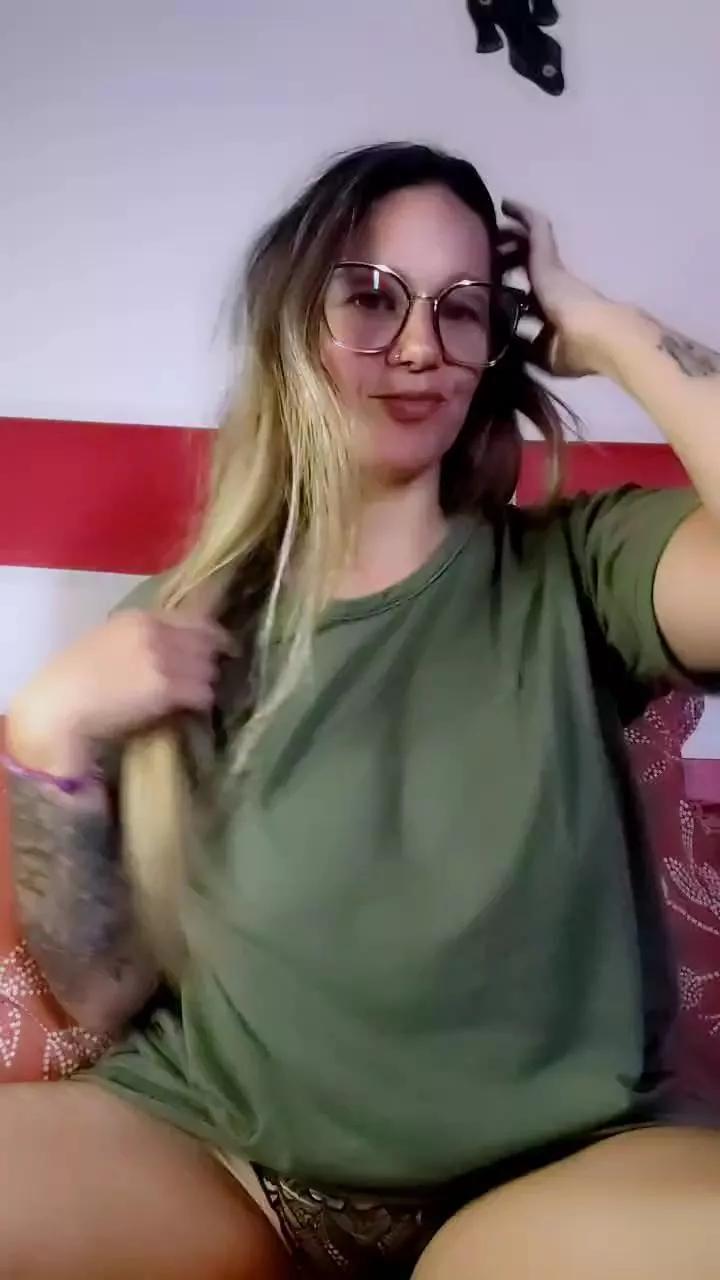 TheQueenMilf on Cam4 