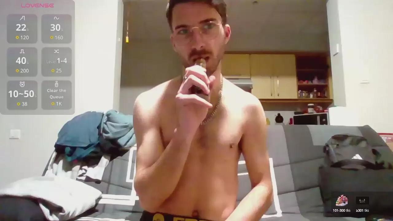 thomas954 on Cam4 