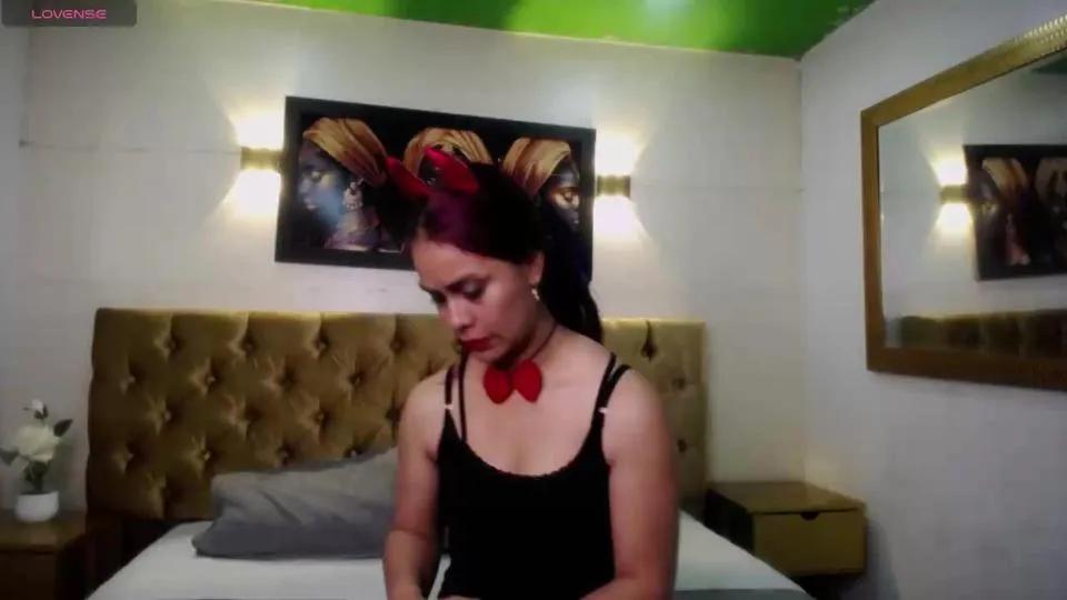 tiiny_emilly on Cam4 