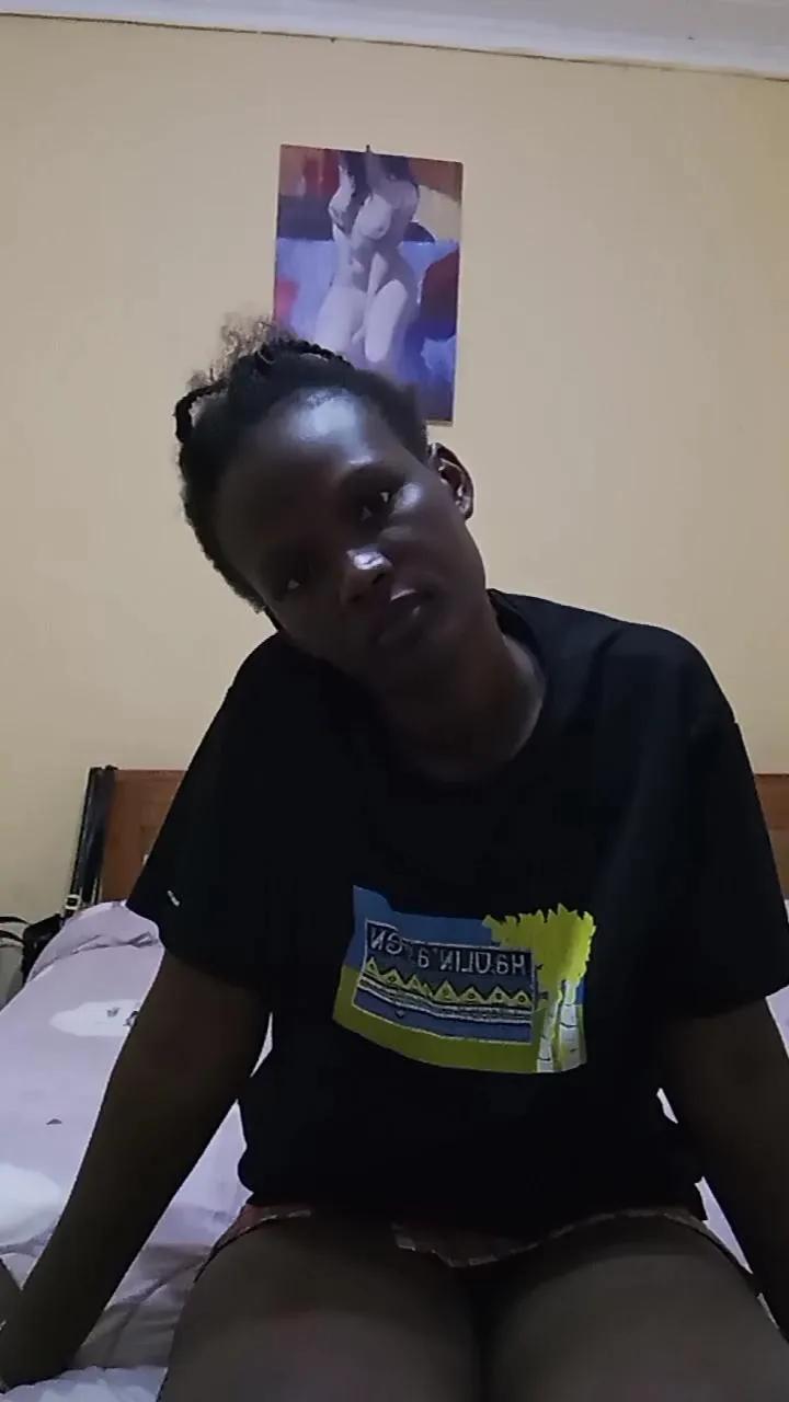 trizahpetite000 — Freechat on Cam4