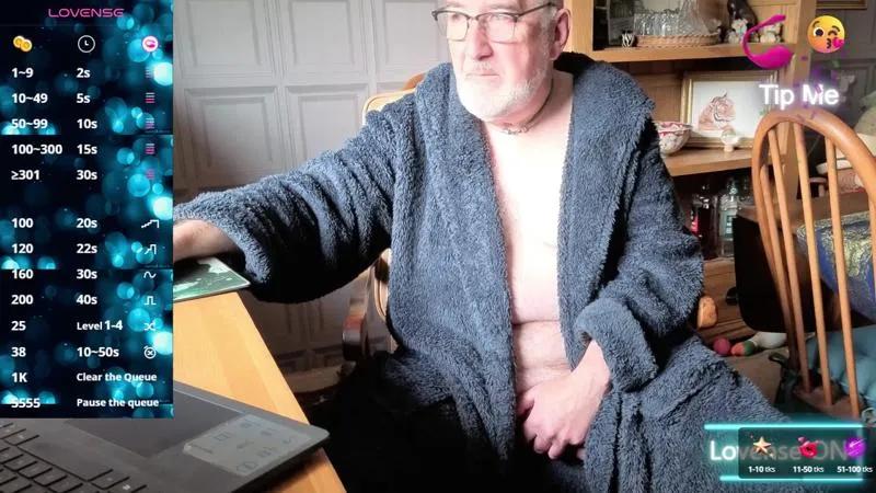 UkDaddyB —  #masturbation #armpits #ass #feet #C2C