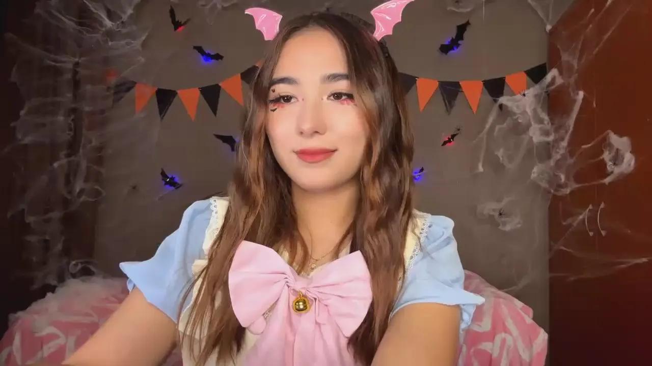 VictorinaKopko —  #armpits #schoolgirl #striptease #C2C #cute #feet #cosplay