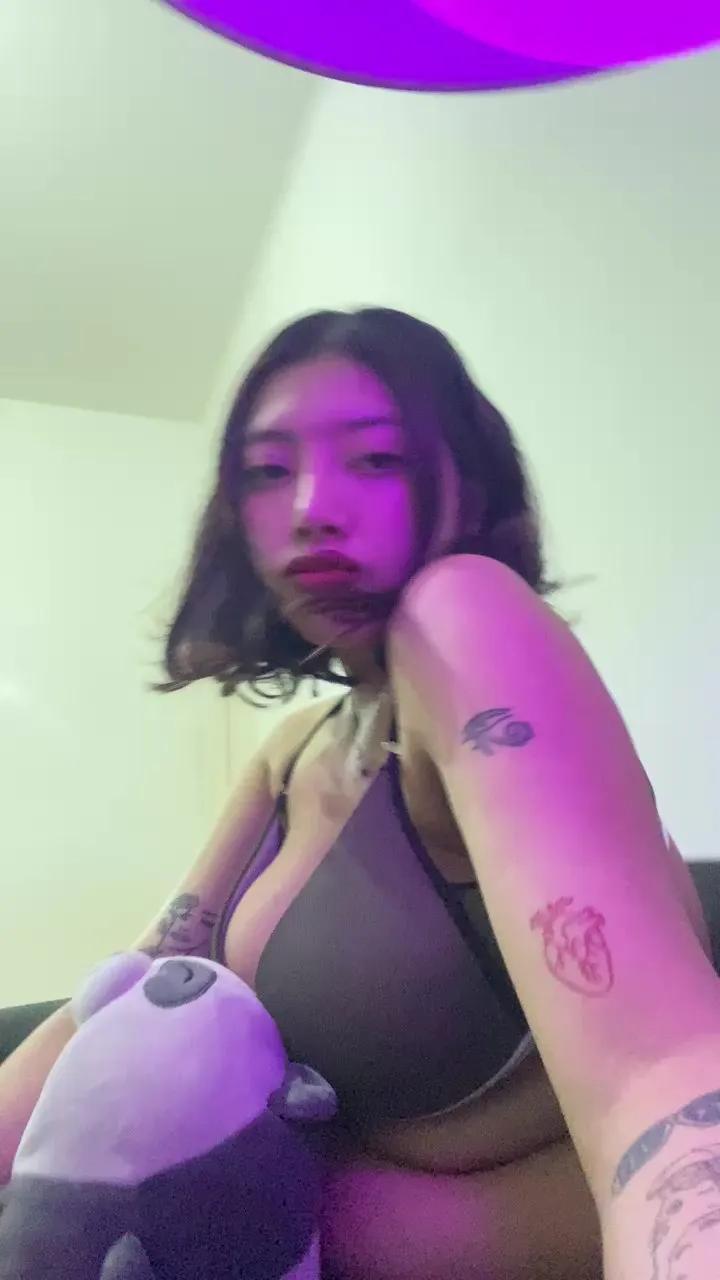 Offline Waifuprohibida on Cam4