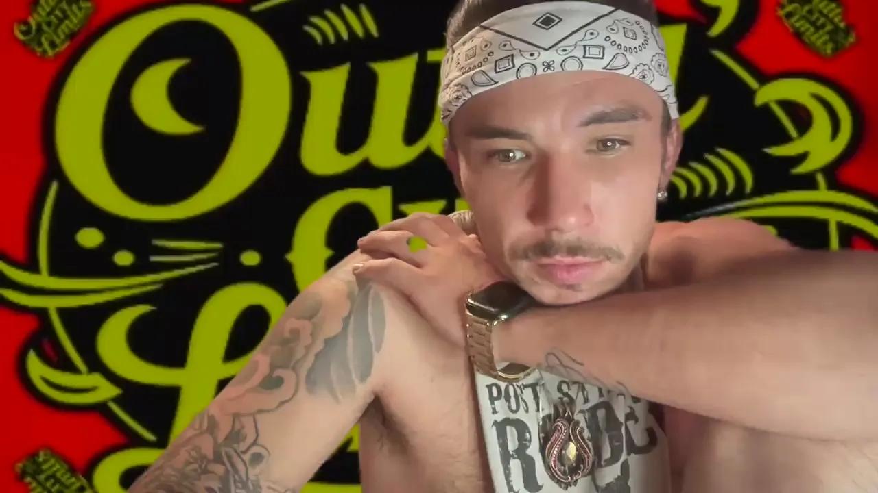 WellHello69 on Cam4 