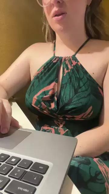 WhiteBubs on Cam4 