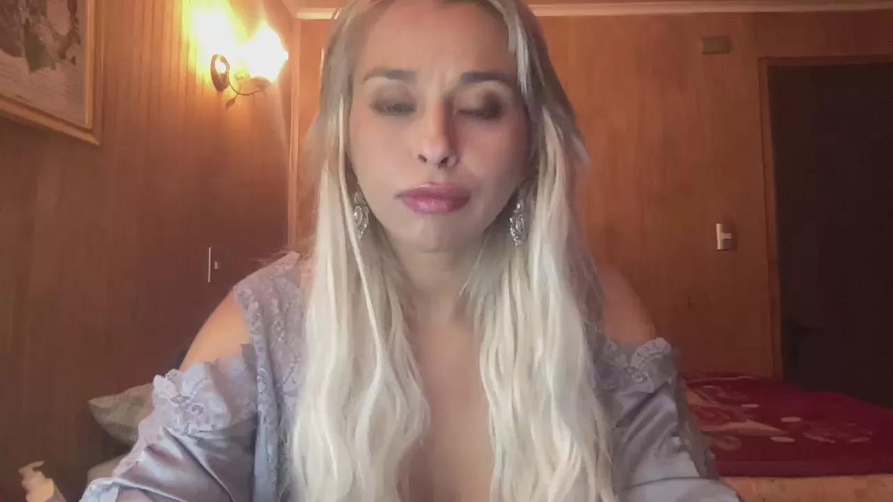 WhiteSnow95 on Cam4 