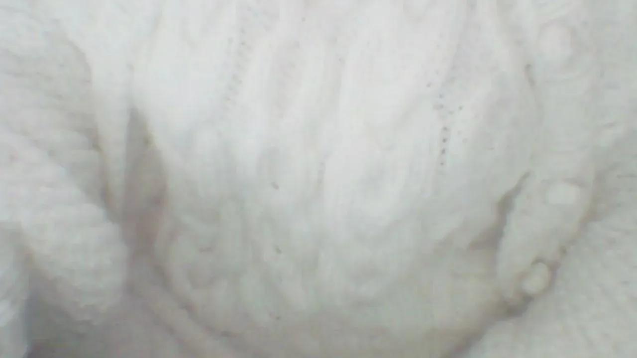 whitesweater — Freechat on Cam4