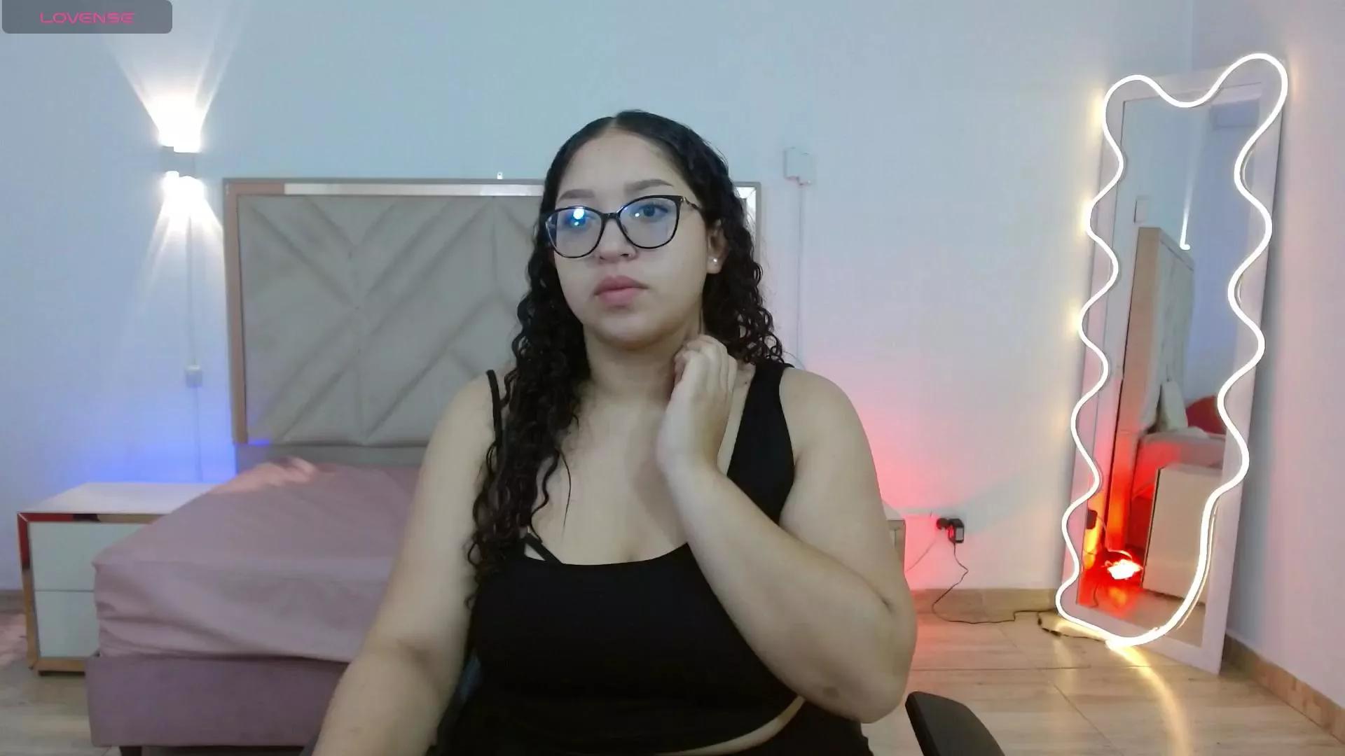 whitney_tay on Cam4 