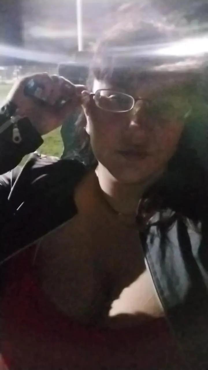 WineBee — Freechat on Cam4