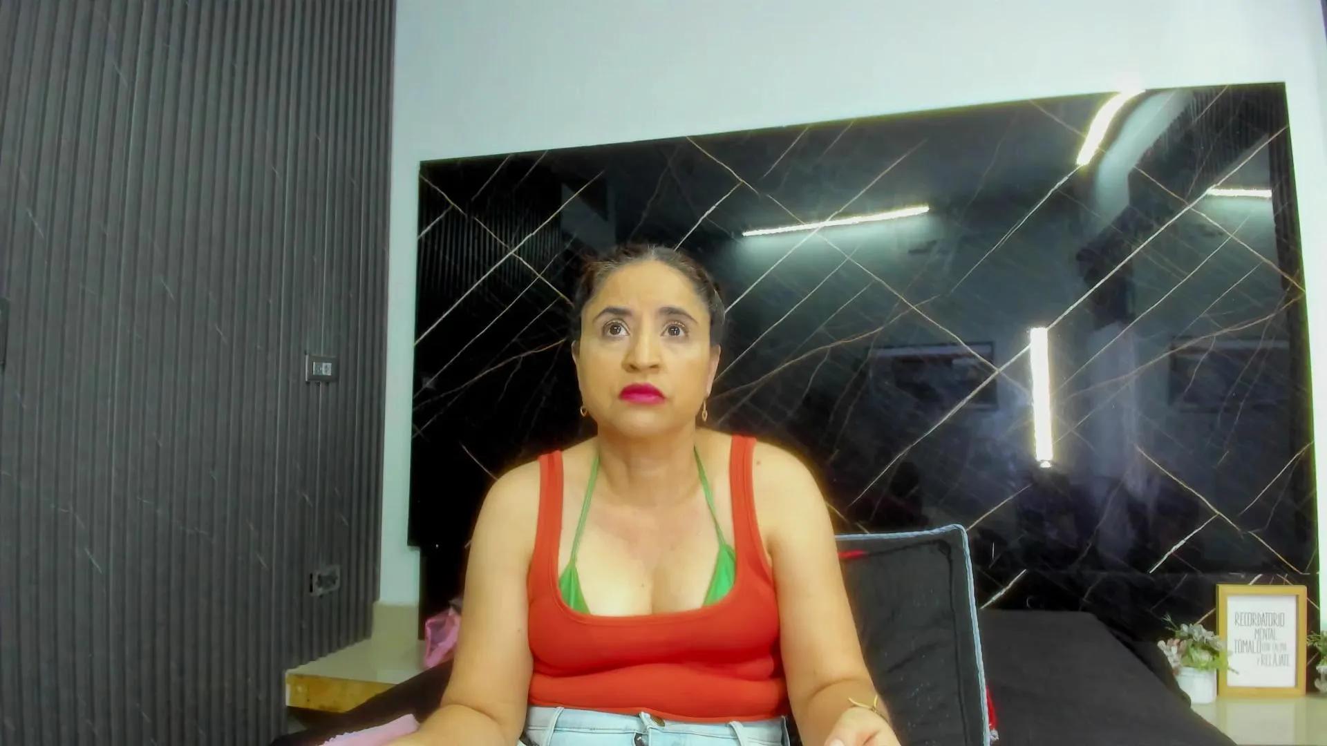 Yaya_189 on Cam4 