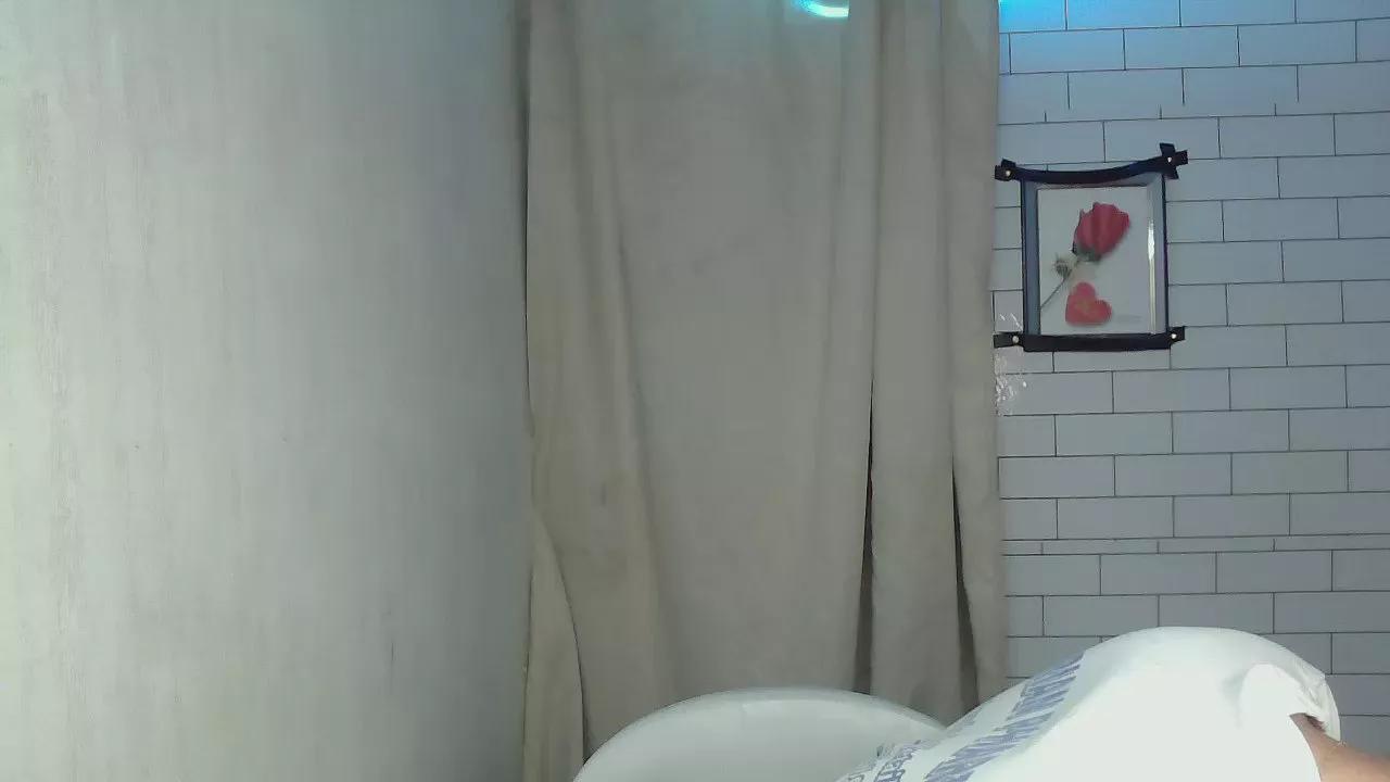 yellahermogino2 on Cam4 