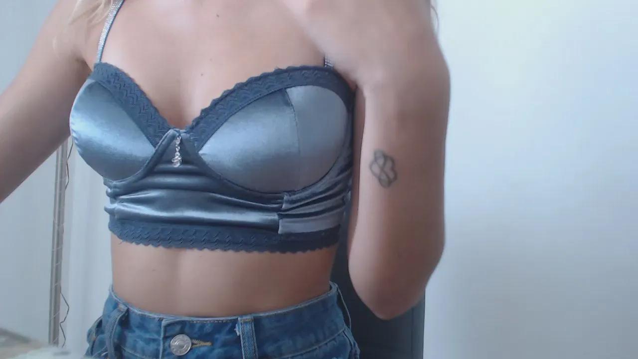 Offline youandme_x_x on Cam4