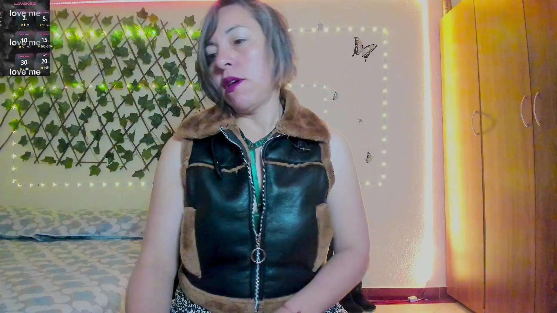 Avatar of your_hot_wolf