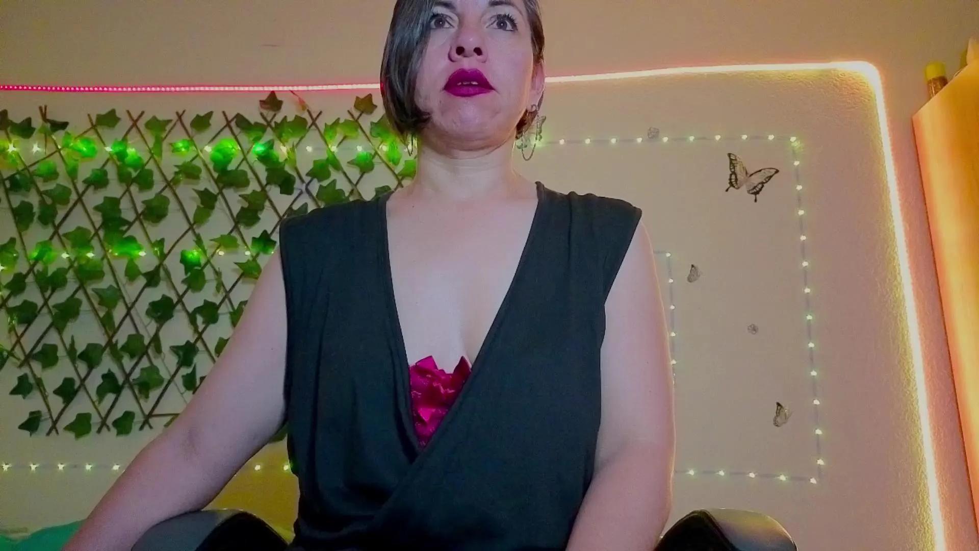 Avatar of your_hot_wolf