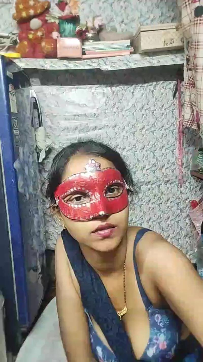 Offline YourSanam on Cam4