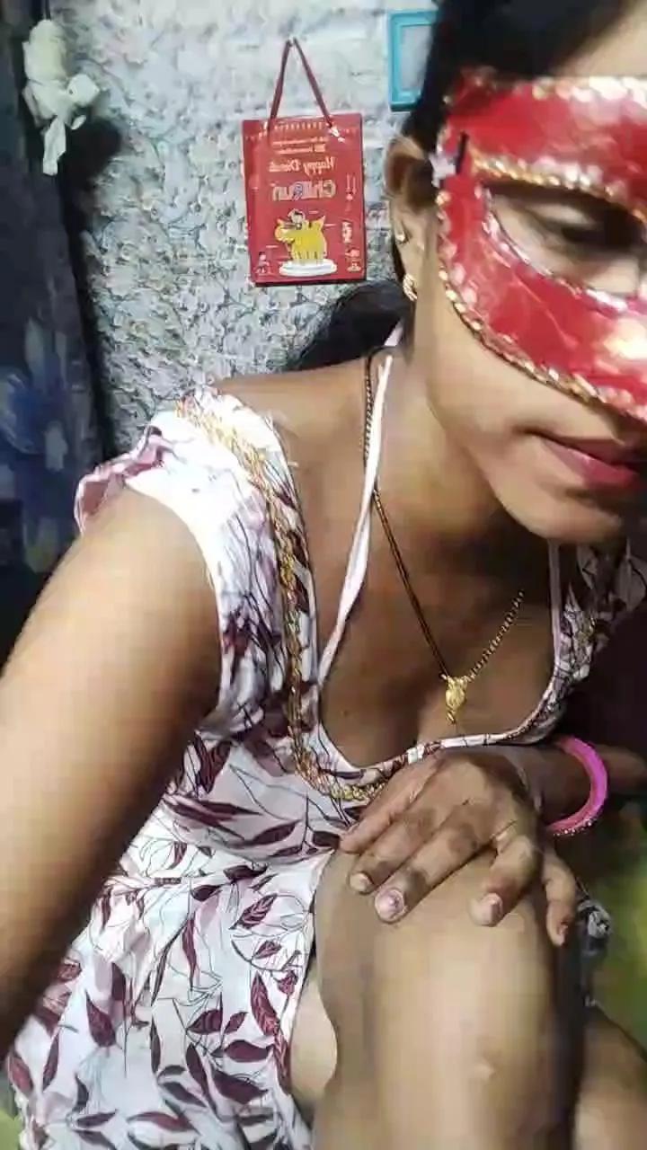 Offline YourSanam on Cam4